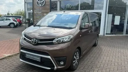 Gebraucht Toyota Proace Verso Comfort 177 PS (130 kW) 2020 Barriquebraun metallic Kombi