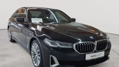 Gebraucht BMW 545e Luxury Line 286 PS (210 kW) 2022 Saphirschwarz metallic Limousine