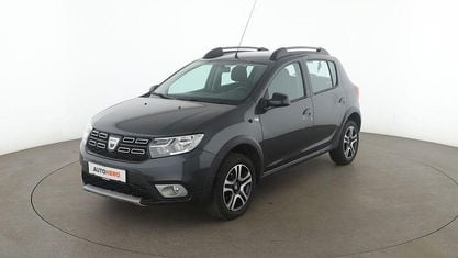 Gebraucht Dacia Sandero Celebration 90 PS (66 kW) 2018 Grau Kleinwagen