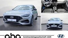 Shimmering silver Gebraucht 2024 Hyundai i30 Advantage Limousine | 24.499 € (Superpreis)