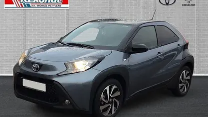 Celestite grey metallic / night sky black Gebraucht 2025 Toyota Aygo X Basis SUV | 15.900 € (Fairer Preis)