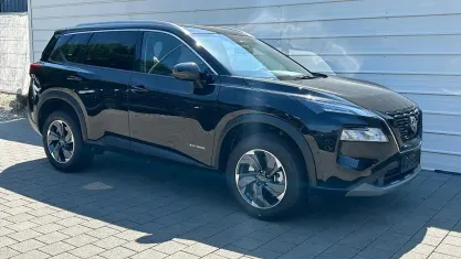 Neu Nissan X-Trail 360º 204 PS (150 kW) 2026 Diamond black perleffekt SUV