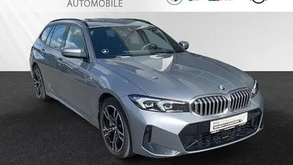 Gebraucht BMW 330 M Sport 245 PS (180 kW) 2024 Skyscraper grau metallic Kombi