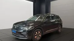 Deep black perleffekt Gebraucht 2023 VW Tiguan Life SUV | 29.890 € (Fairer Preis)