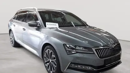 Gebraucht Skoda Superb LAURIN & KLEMENT 200 PS (147 kW) 2023 Graphitgrau metallic Kombi