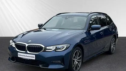 Blau Gebraucht 2021 BMW 330e Sport Line Kombi | 27.758 € (Fairer Preis)