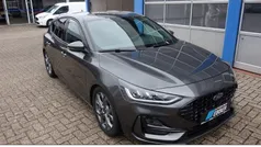 Grau Gebraucht 2025 Ford Focus ST-Line X Limousine | 27.999 € (Guter Preis)