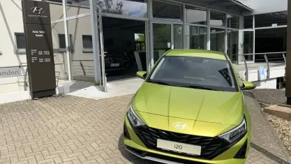Gebraucht Hyundai i20 Trend 101 PS (74 kW) 2025 Gelb Limousine