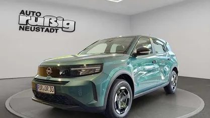 Khaki grün (metallic) Gebraucht 2025 Opel Frontera Design Edition SUV | 23.470 € (Superpreis)