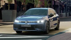 Gebraucht 2025 VW Passat R-line Limousine | 49.900 € (Superpreis)