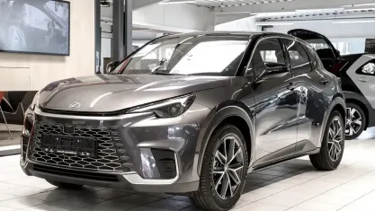 Neu Lexus LBX 136 PS (100 kW) 2026 Grau SUV