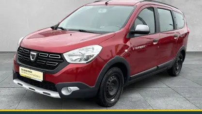Używany Dacia Lodgy Stepway 116 KM (85 kW) 2020 Czerwony Minivan