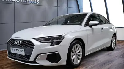 Gebraucht Audi A3 Ambiente 110 PS (80 kW) 2023 Weiß Limousine