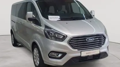 Gebraucht Ford Tourneo Titanium 131 PS (96 kW) 2021 Polarsilber metallic Van / Kleinbus