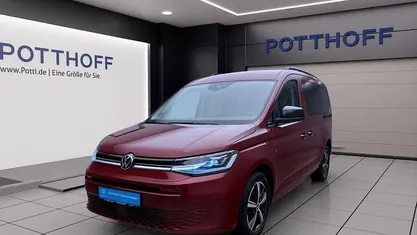 Rot Gebraucht 2024 VW Caddy Maxi Life Van / Kleinbus | 32.177 € (Fairer Preis)