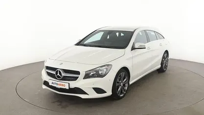 Weiß Gebraucht 2015 Mercedes CLA180 Shooting Brake Urban Kombi | 14.720 € (Fairer Preis)