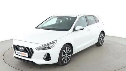 Weiß Gebraucht 2017 Hyundai i30 Premium Limousine | 15.450 € (Fairer Preis)