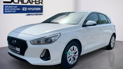 Gebraucht Hyundai i30 Select 101 PS (74 kW) 2017 Polar white Limousine