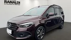 Rot Gebraucht 2023 Mercedes 180 Edition 1 Limousine | 27.990 € (Fairer Preis)