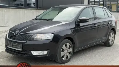 Gebraucht Skoda Rapid Active 90 PS (66 kW) 2015 Schwarz Kleinwagen