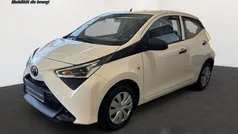 Weiß Gebraucht 2021 Toyota Aygo Business Edition Kleinwagen | 9.230 € (Guter Preis)
