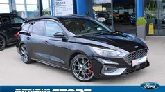 Schwarz (obsidianschwarz) Gebraucht 2021 Ford Focus Performance Edition Limousine | 24.490 € (Fairer Preis)