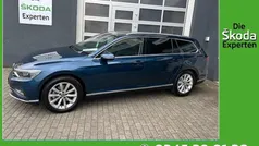 Aquamarinblau metallic Gebraucht 2020 VW Passat Elegance Kombi | 26.899 € (Fairer Preis)