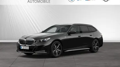 Gebraucht BMW 520 M Sport 197 PS (144 kW) 2025 Black sapphire metallic Kombi