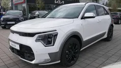 Snow white pearl (metallic) Gebraucht 2024 Kia e-Niro Inspiration SUV | 31.900 € (Superpreis)