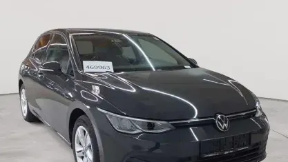 Gebraucht VW Golf VIII Life 150 PS (110 kW) 2023 Uranograu Limousine