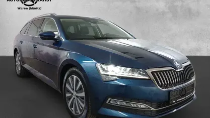Gebraucht Skoda Superb Style 150 PS (110 kW) 2023 Blau Kombi