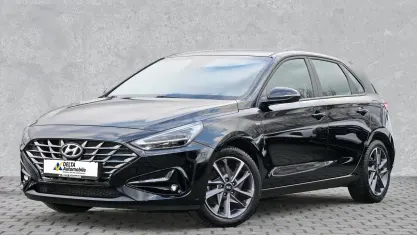 Gebraucht Hyundai i30 Trend 120 PS (88 kW) 2022 Phantom black / mic Limousine