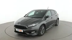 Grau Gebraucht 2018 Ford Focus ST-Line Limousine | 12.530 € (Guter Preis)