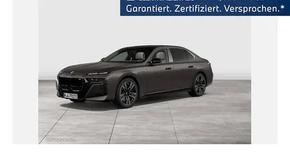 Frozen deep grey Gebraucht 2024 BMW M760e Sport Line Limousine | 121.980 €