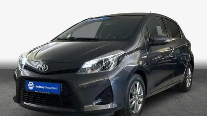 Gebraucht Toyota Yaris Hybrid Life 101 PS (74 kW) 2013 Marlingrau metallic Limousine