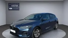 Chromablau metallic Gebraucht 2023 Ford Focus ST-Line X Limousine | 24.450 € (Fairer Preis)