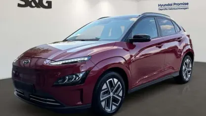 Gebraucht Hyundai Kona Trend 150 kW (204 PS) 2022 Phantom black roo / mic (rot SUV