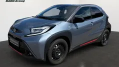 Celestite grey metallic / grey metallic Gebraucht 2023 Toyota Aygo Kleinwagen | 18.990 € (Fairer Preis)