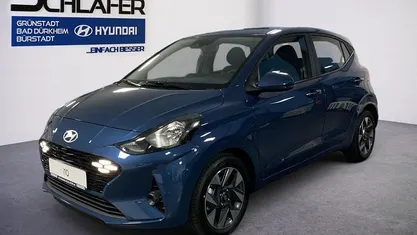 Vibrant blue / mic Gebraucht 2024 Hyundai i10 Comfort Kleinwagen | 17.480 € (Etwas zu teuer)