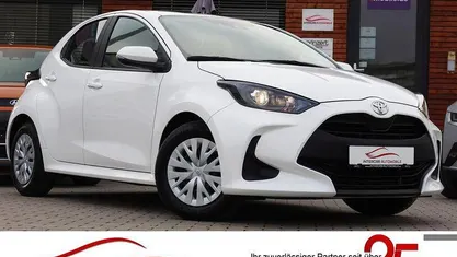 Gebraucht Toyota Yaris Comfort 125 PS (91 kW) 2023 Super white 2 Limousine