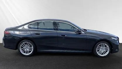 Usado BMW 530e Comfort Edition 299 HP (219 kW) 2024 Cinzento Sedan