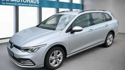 Begagnad VW Golf VIII Life 110 HK (80 kW) 2024 Silver Kombi