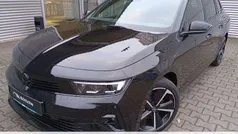 Lackierung schwarz perla nera/typ aussenverkleidung metallic perlmutt Gebraucht 2024 Opel Astra GS Line Kombi | 26.440 € (Fairer Preis)