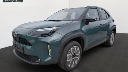 Neu Toyota Yaris Cross 131 PS (96 kW) 2026 Everest green SUV