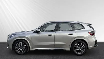 Gebraucht BMW iX1 M Sport 230 kW (313 PS) 2025 Spacesilber SUV
