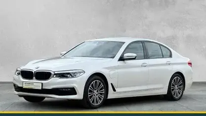 Gebraucht BMW 530e Sport Line 184 PS (135 kW) 2020 Weiss Limousine