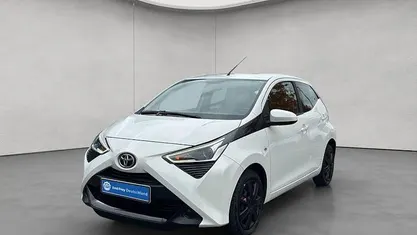 Weiß Gebraucht 2020 Toyota Aygo X-play Kleinwagen | 6.990 € (Guter Preis)