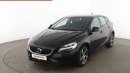 Schwarz Gebraucht 2018 Volvo V40 Momentum Kombi | 13.990 € (Fairer Preis)