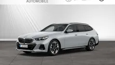 Brooklyn grau metallic Gebraucht 2024 BMW 520 M Sport Kombi | 52.990 € (Superpreis)