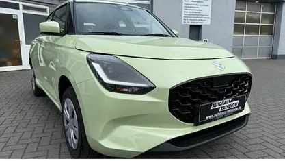 Neu Suzuki Swift Club 83 PS (61 kW) 2025 Gelb Kleinwagen